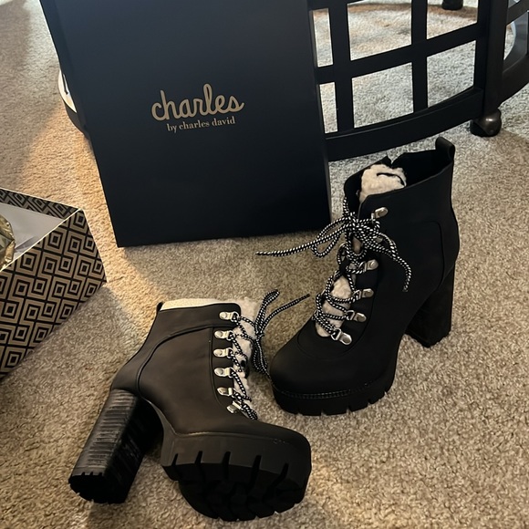 Black Platform Combat Boot, faux fur trim, size 7.5 - Picture 3 of 8